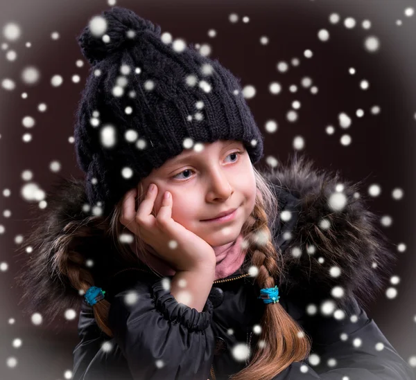 Portrait of beautiful girl in winter cloth — Stock Photo, Image