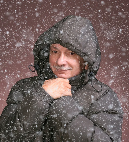Portrét starší muže v zimní oblečení — Stock fotografie