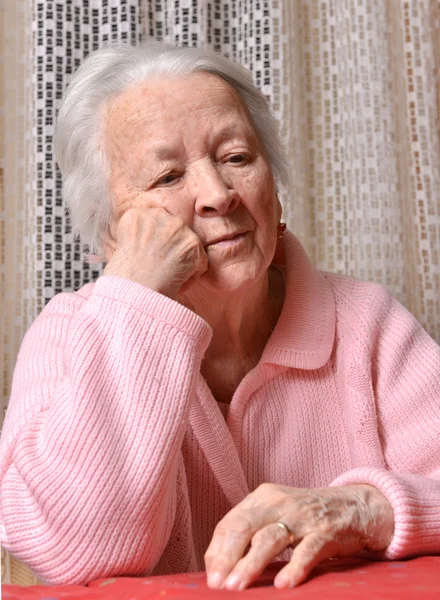 Vieja mujer triste — Foto de Stock