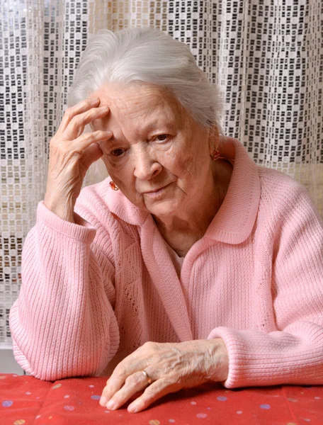 Vieja mujer triste — Foto de Stock