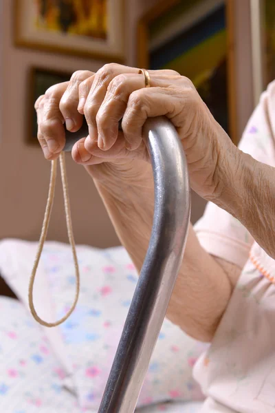 Hände der alten Frau — Stockfoto