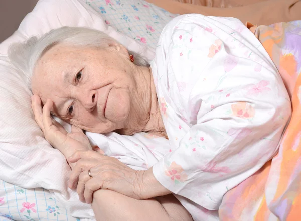 Hasta yaşlı kadın — Stok fotoğraf