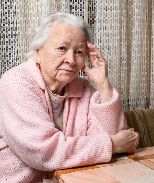 Vieja mujer triste —  Fotos de Stock