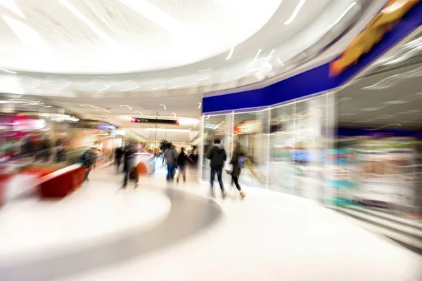 People silhouettes in the shopping mall — Stock Photo, Image