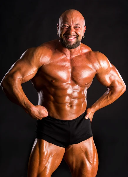 Bello bodybuilder muscolare — Foto Stock