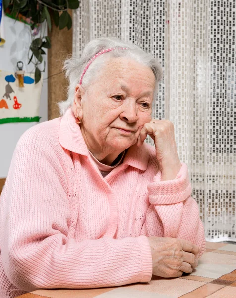 Velha mulher triste — Fotografia de Stock