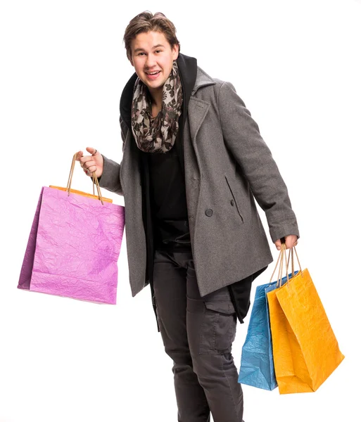 Souriant bel homme avec des sacs à provisions — Photo