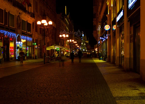 Prague, Tsjechië - 03 januari 2015: mensen op straat — Stockfoto