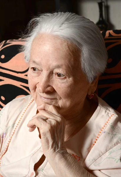 Mujer vieja sonriente — Foto de Stock