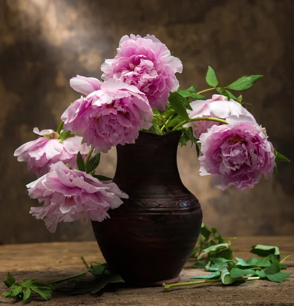 Красивий букет з рожевих півоній — стокове фото