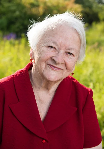 Hermosa anciana sonriente — Foto de Stock