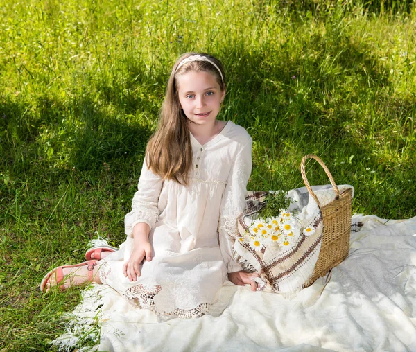 Beautiful smiling girl — Stock Photo, Image