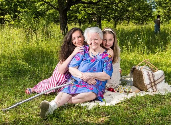 Feliz familia alegre — Foto de Stock