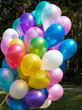 Bir sürü renkli balon