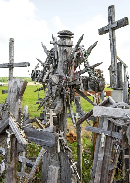 SIAULIAI, LITHUANIA - JUL 12, 2015: The Hill of Crosses (Kryziu — Stock Photo, Image