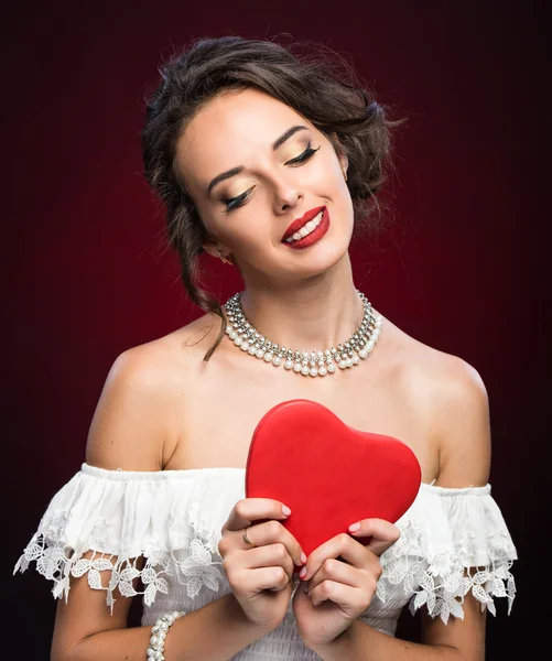 Szépség fiatal lány Valentin szív — Stock Fotó