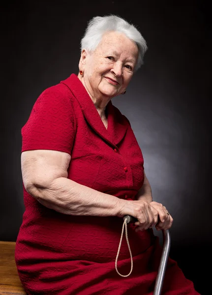 Retrato de una hermosa anciana sonriente —  Fotos de Stock