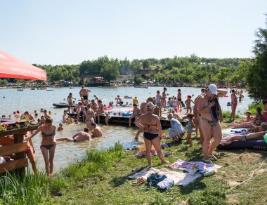 Klenovets, Ukrayna - 09 Ağustos 2015: insanlar yaz zaman zevk