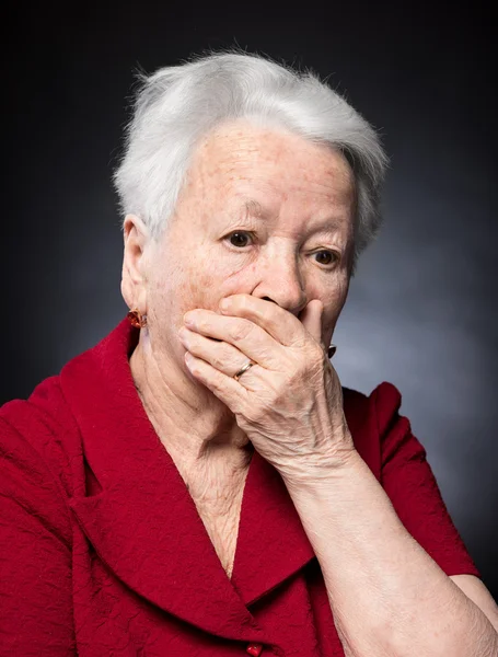 Retrato de mulher idosa pensativa — Fotografia de Stock