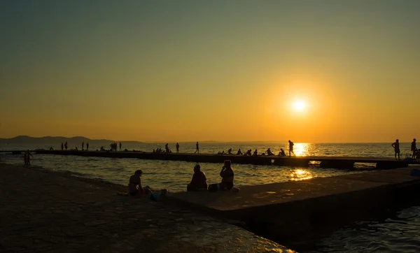 Osób korzystających latem na plaży — Zdjęcie stockowe