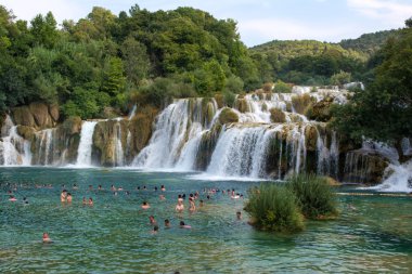 Milli Park Krka, Hırvatistan - 10 Ağustos 2015: Turist yüzmek