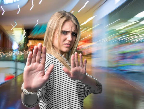 Mulher jovem Gesturing Stop — Fotografia de Stock