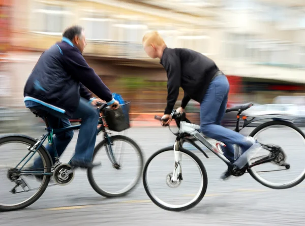 Situación peligrosa del tráfico de bicicletas — Foto de Stock