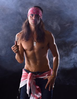 yakışıklı delikanlı