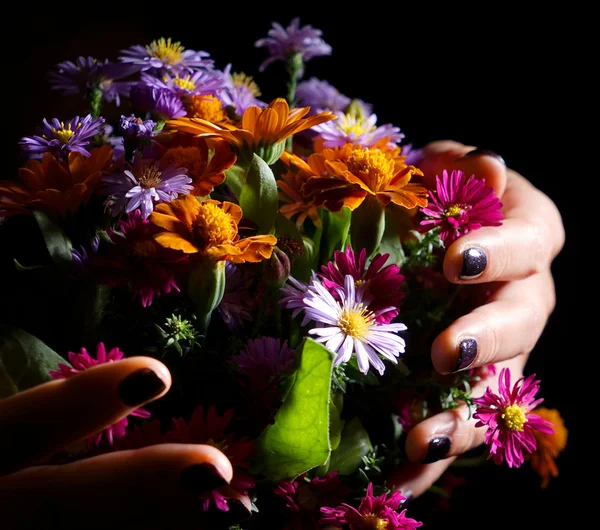 Gyönyörű csokor világos vadvirágok — Stock Fotó