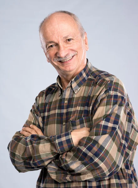 Portret van een glimlachende man senior — Stockfoto