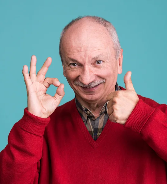 Portrait of a senior man showing ok sign — Stock Photo, Image