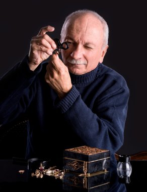 Üst düzey Kuyumcu Takı, seyir