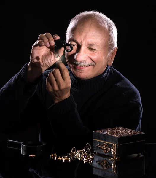 Üst düzey Kuyumcu Takı, seyir
