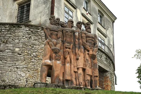 Escultura en el parque cerca del Castillo de Olesko —  Fotos de Stock