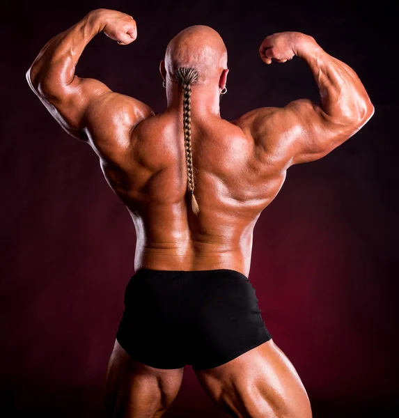 Bello bodybuilder muscolare — Foto Stock