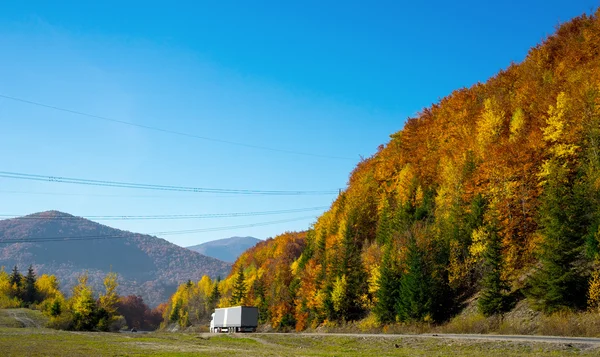 Paisaje de otoño en las montañas —  Fotos de Stock