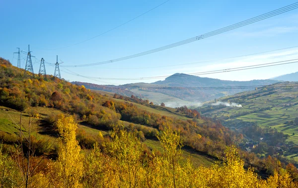 Dağlarda sonbahar manzarası — Stok fotoğraf