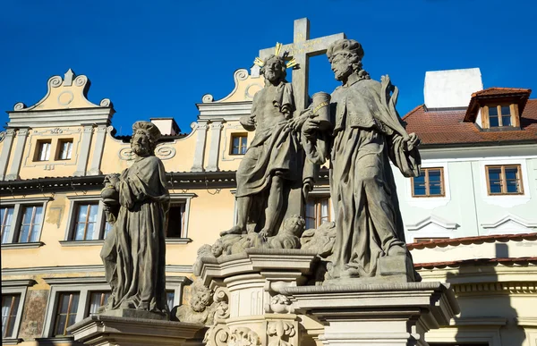 Спаситель і святі Кузьма і Дем'ян статуя — стокове фото