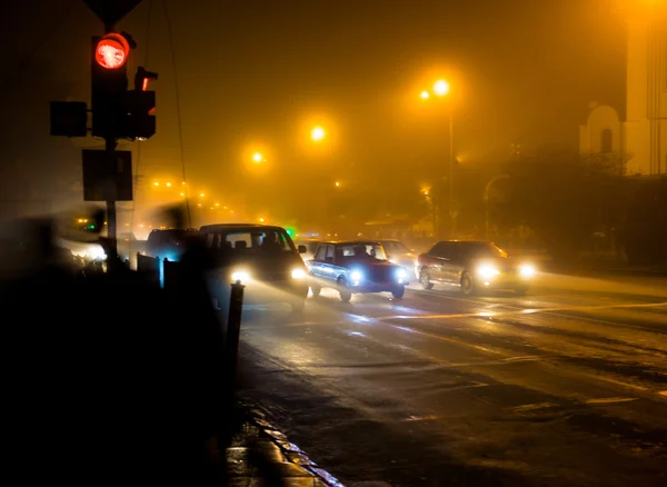 Traffico pesante in movimento su strada — Foto Stock