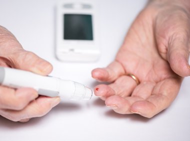 Şeker Ölçüm ile üst düzey kadın