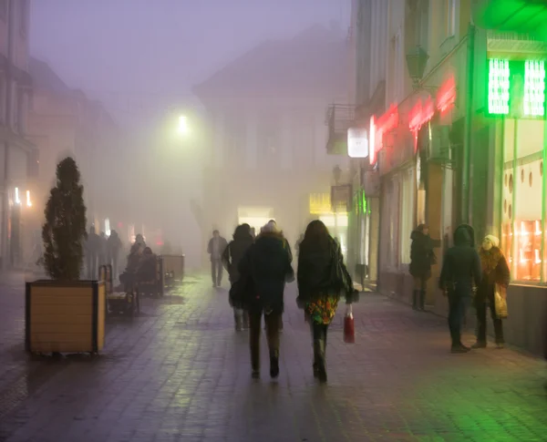 Gente ocupada de la ciudad que va por la calle — Foto de Stock