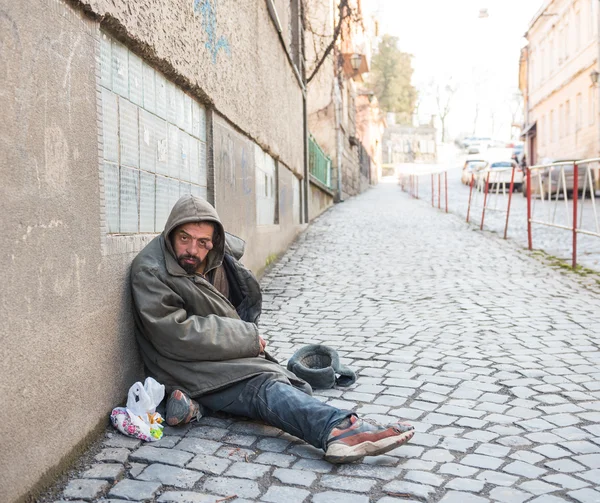 Bezdomovec muž na ulici — Stock fotografie