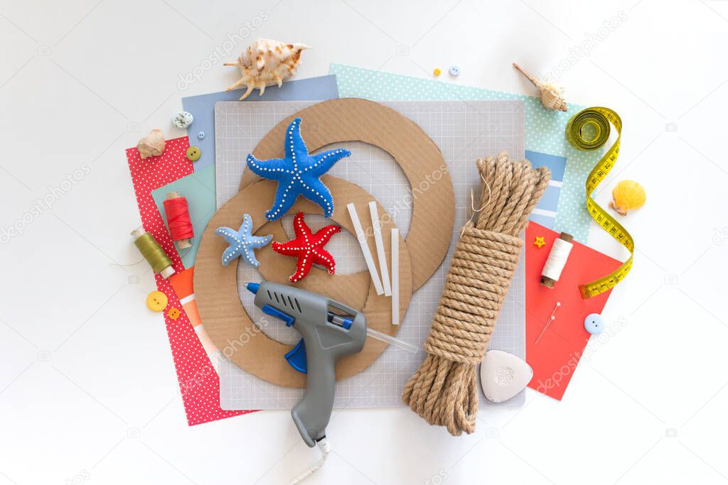 DIY instruction. Step by step tutorial. Making Summer decor - wreath of rope with sea stars made of felt. Craft tools and supplies. Step 5