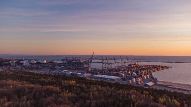Polonya 'nın Gdank Limanı' ndaki DCT terminalinin hava görüntüsü.