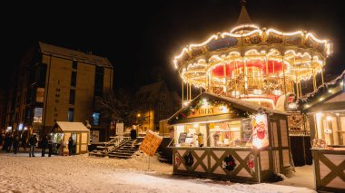 Atlı karıncadaki at geceleri aydınlatılır.