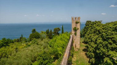 Piran 'daki şehir duvarları Slovenya' daki Adriyatik Denizi 'nde.