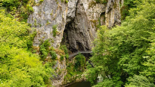 Slovenya Nın Skocjan Mağarası Nda Bir Patika Köprü — Stok fotoğraf