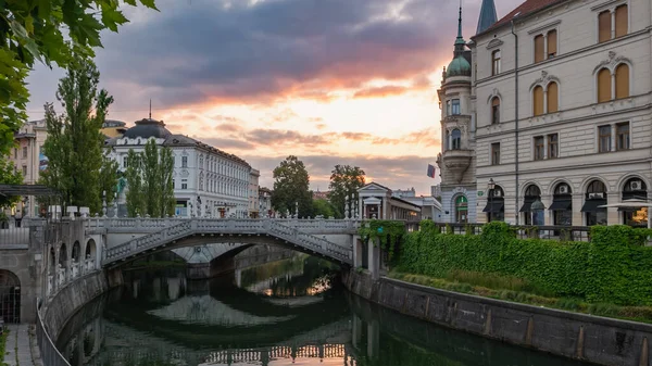 Blick Auf Die Dreifachbrücke Ljubljana Slowenien Kurz Nach Sonnenaufgang — Stockfoto