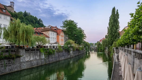 Schöne Straßen Von Ljubljana Und Der Fluss Ljublajnica Slowenien Den — Stockfoto