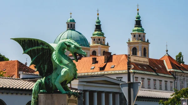 Slovenya Nın Başkenti Ljubljana Nın Sembolü Olan Ejderha Köprüsü Nün — Stok fotoğraf